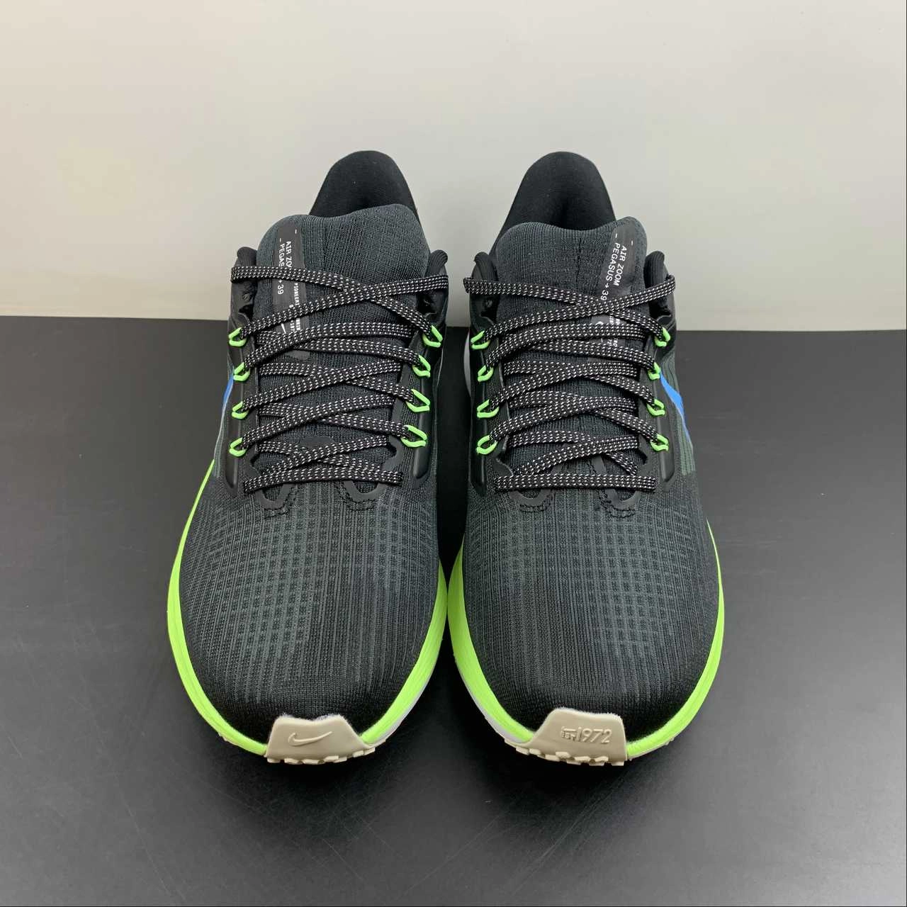 Foam blend offers plush feel without bulkiness Air Zoom Pegasus 39 Black White University Blue Fluorescent Green Dark Smoke DO7435-900