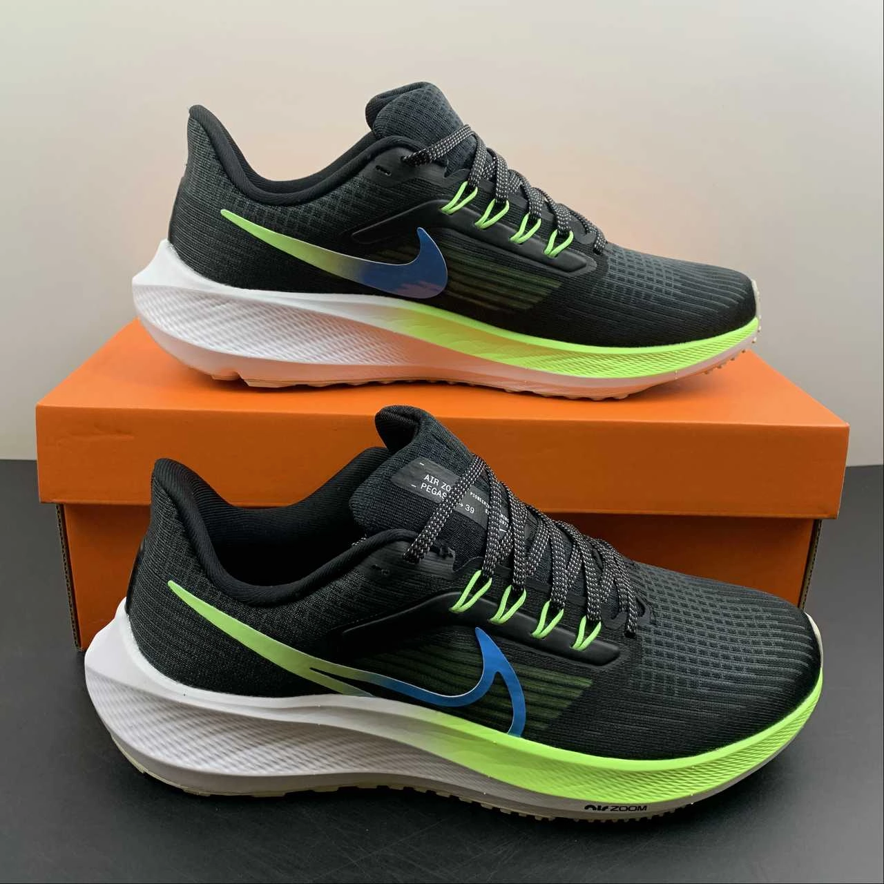 Washable Padded top line softens collar contact with ankle Air Zoom Pegasus 39 Black White University Blue Fluorescent Green Dark Smoke DO7435-900