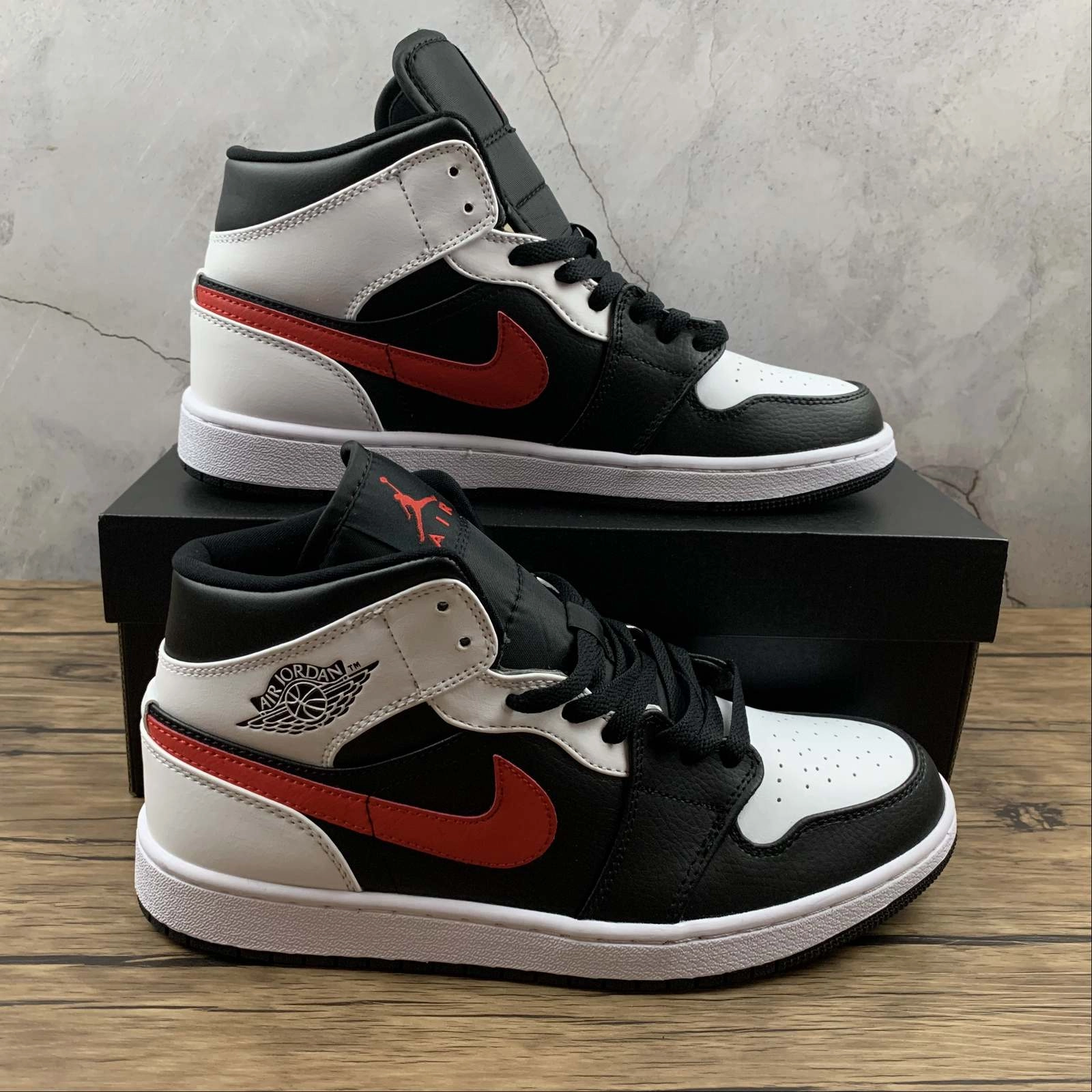 Air Jordan 1 Mid Black White Red (2021) High Traction Design Rubberized Heel