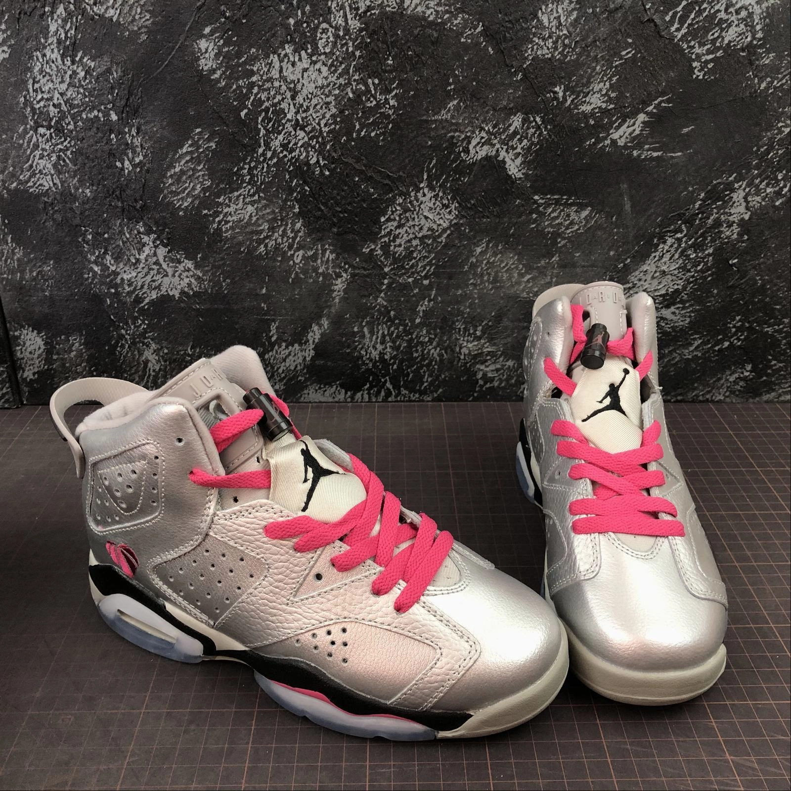 Air Jordan 6 Retro Metallic Silver Vvd Pink-Black 543390-009 Diagonal Flex Notches