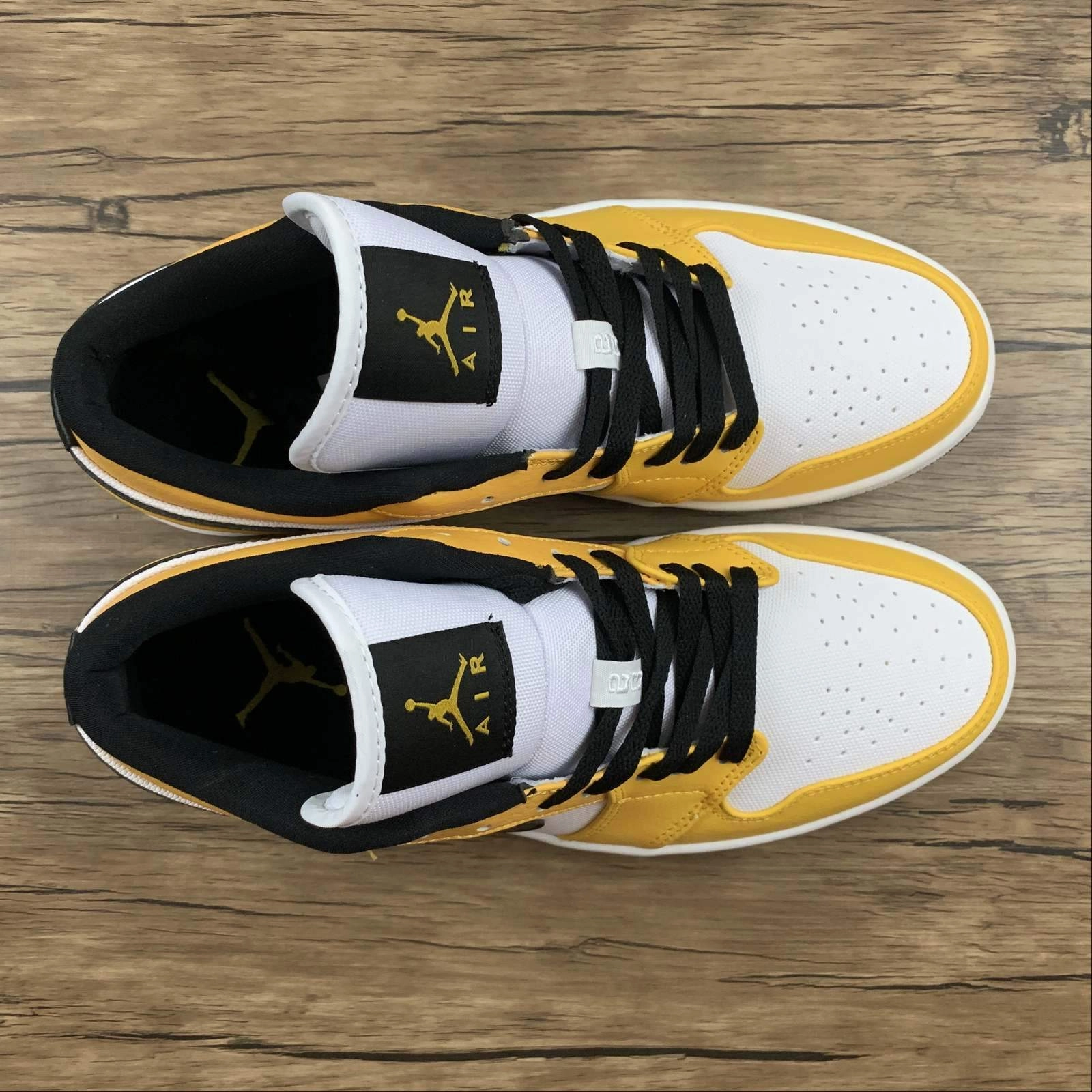 NarrowFit Bouncy midsole Air Jordan 1 Low White Yellow Black CZ4776-107