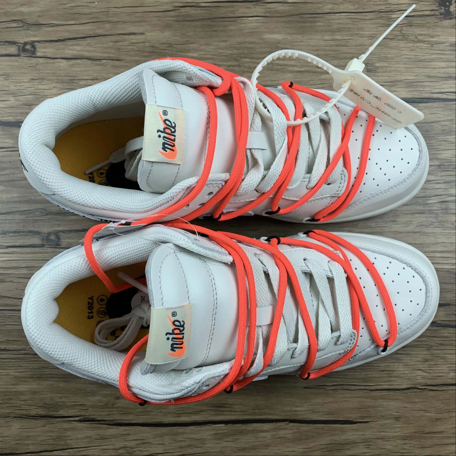 Dunk Low LTHR OW FUTURA Beige CT0856-900 Thermo Regulating Fabric