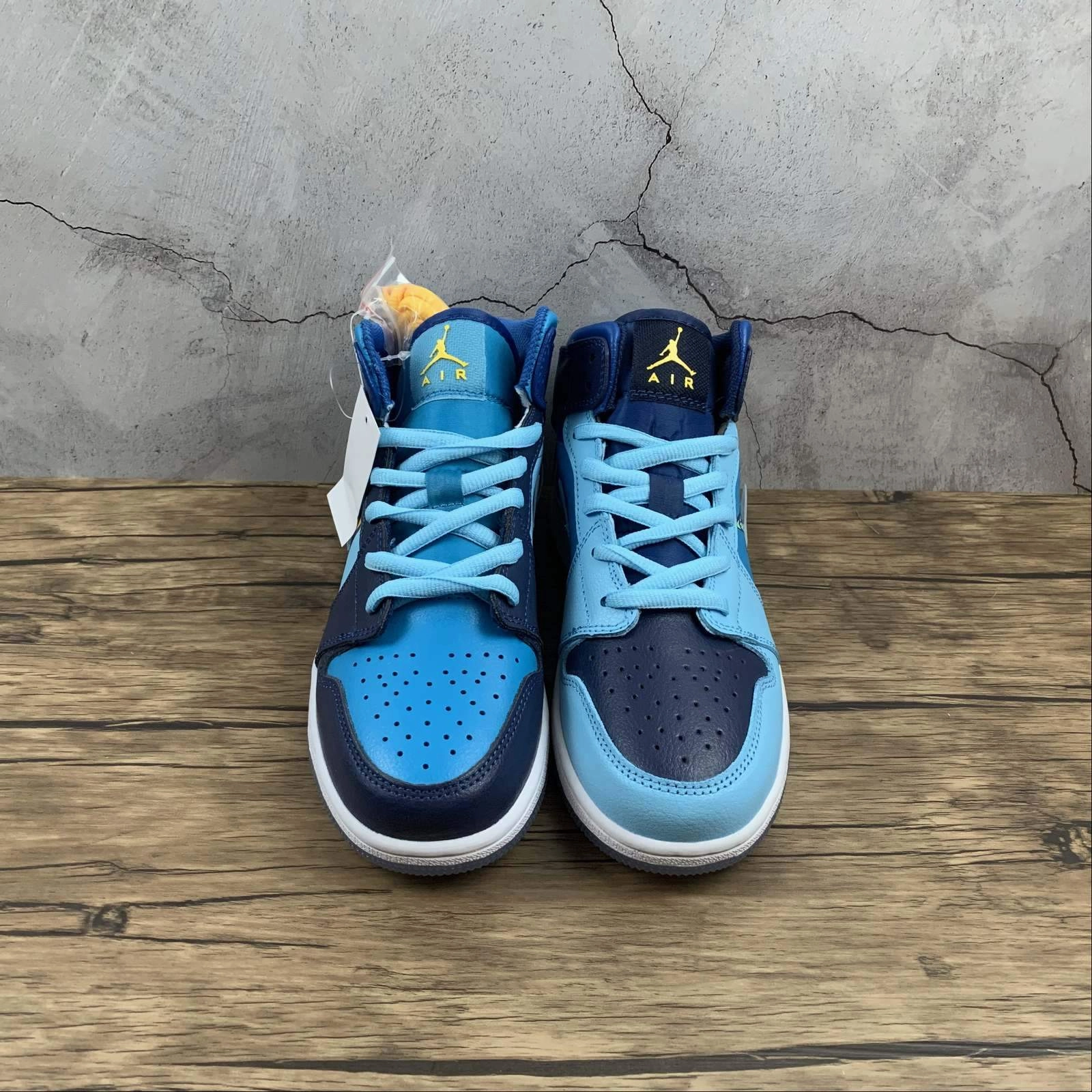 Air Jordan 1 Mid (GS) FLY BV7446-400 Secure Sole Foam Midsole Cushioning