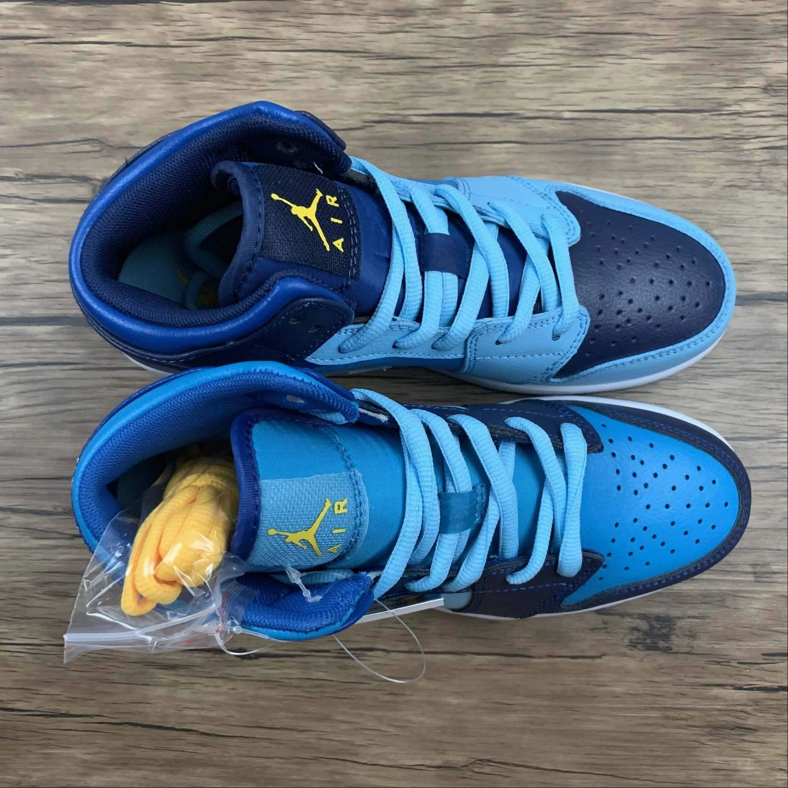 Sneaker Quality Air Jordan 1 Mid (GS) FLY BV7446-400