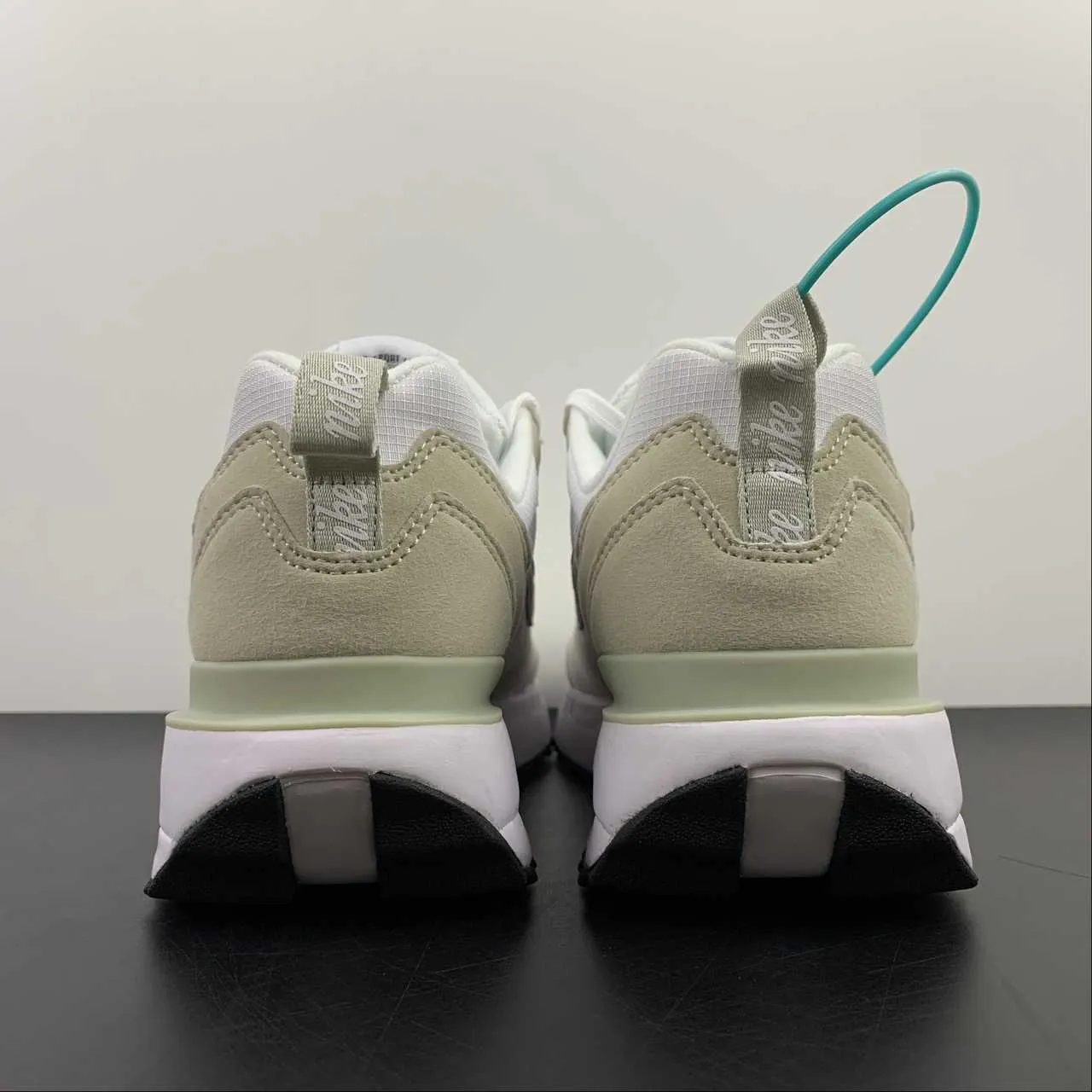 Air Max Dawn White Purple Dawn Light Bone Black DC4068-100 Wet running stability