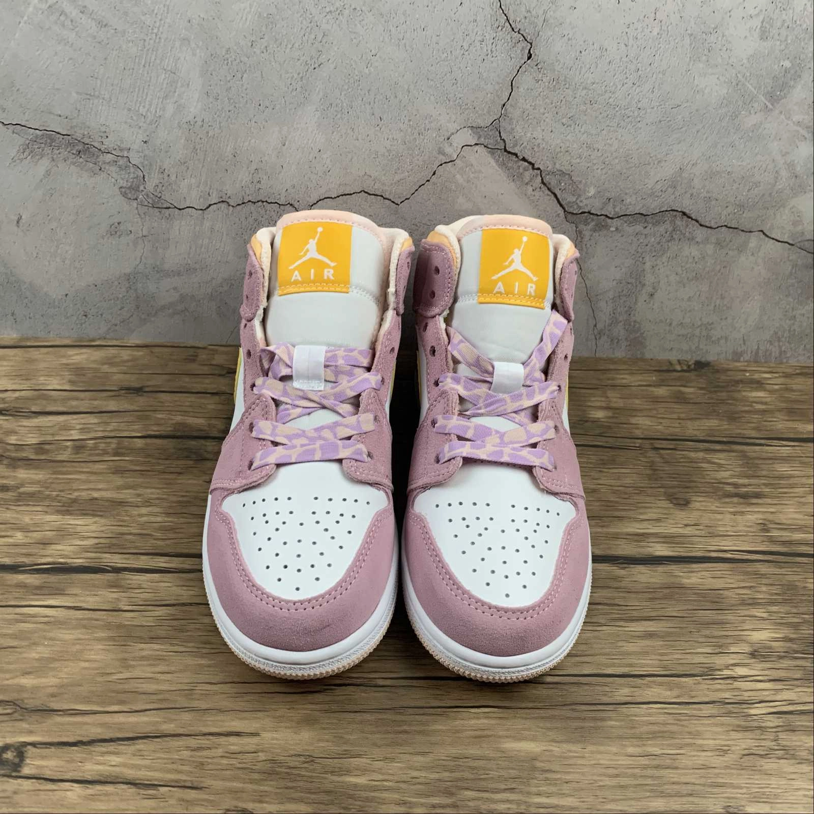 Air Jordan 1 Mid SE (GS) Lt Arctic Pink University Gold (2021) DC9517-600 Sporty arch