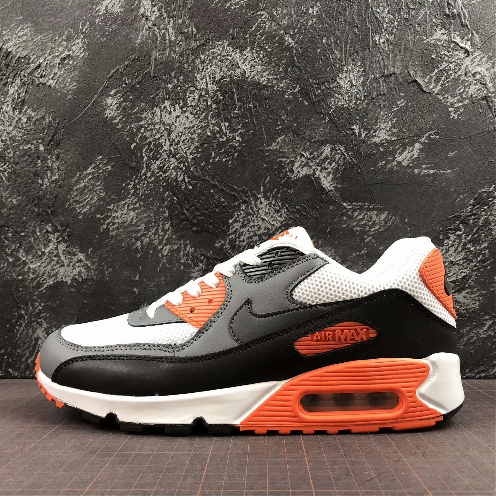 style shoes Suitable for all running distances Air Max 90 Essential White Cool Anthracite Grey 537384-128