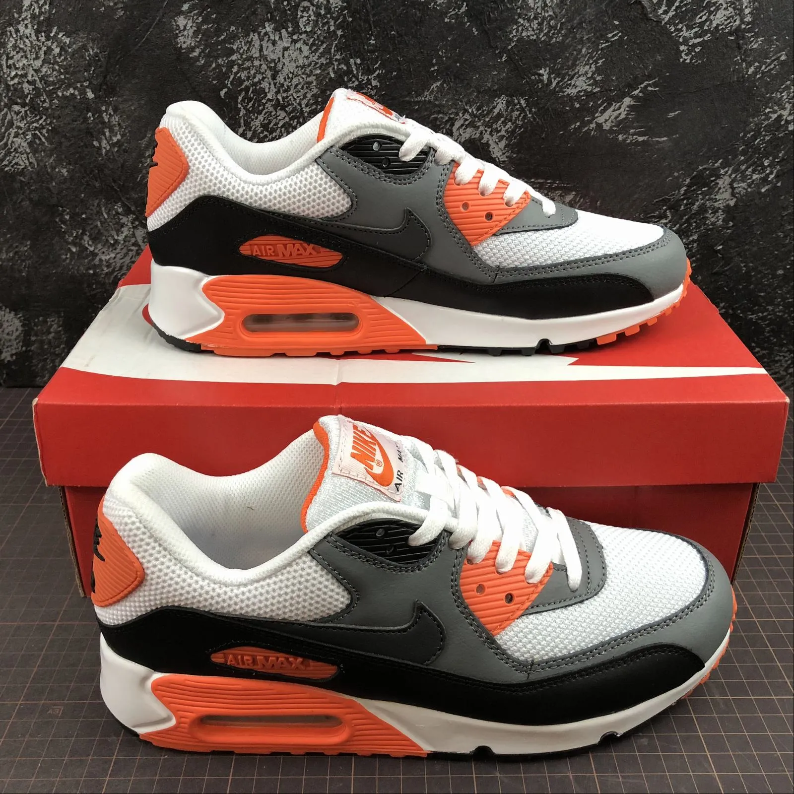 no - toe - spring shoes running - event Air Max 90 Essential White Cool Anthracite Grey 537384-128