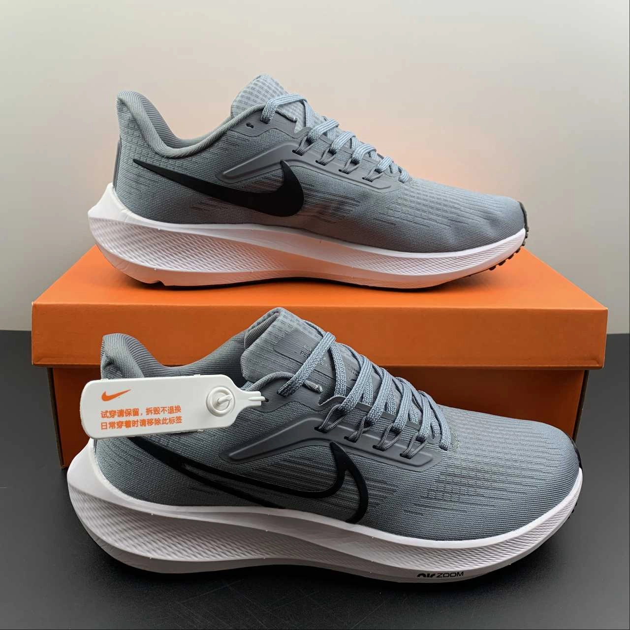Active Session Heel zone cradles the foot for firm landings Air Zoom Pegasus 39 Smoke Grey White-Black DH4071-005