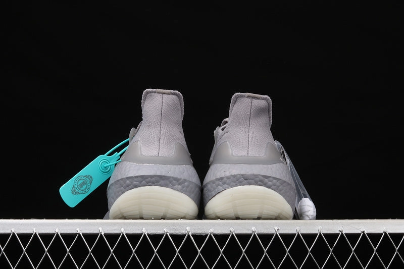 Urban Adventure Strong Stride Adidas UltraBoost 21 Halo Silver FY0432