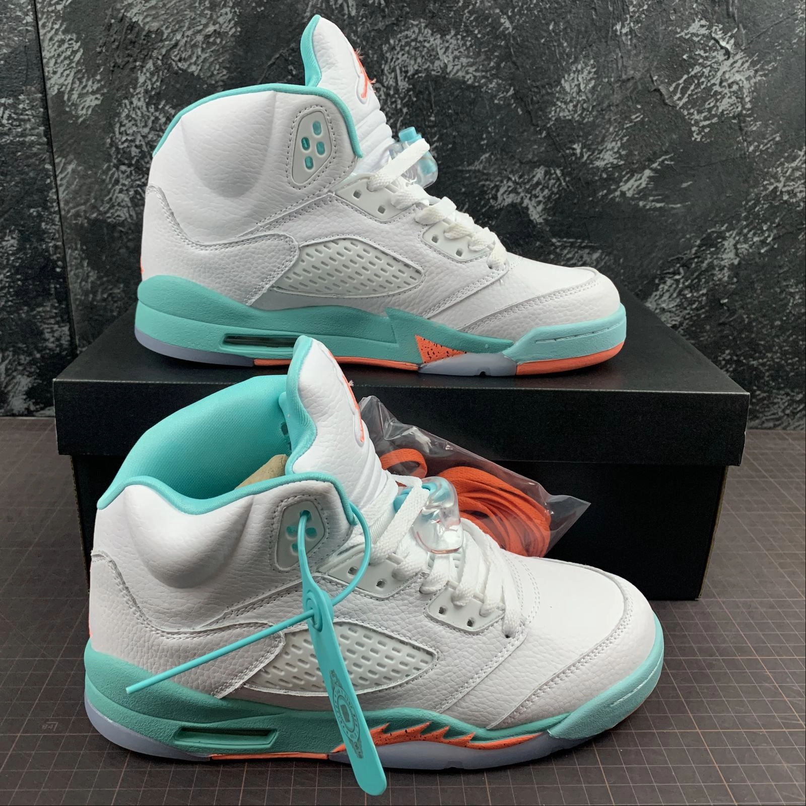 Air Jordan 5 Retro Light Aqua 440892-100 Sneakers Water Resistant Contoured Footbed Support