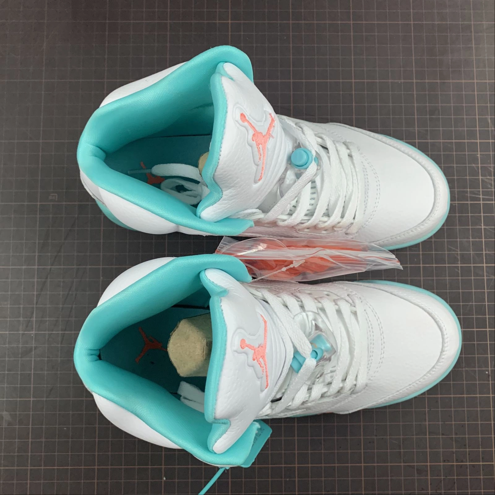 Bounce Back Midsole Fast Turnover Air Jordan 5 Retro Light Aqua 440892-100