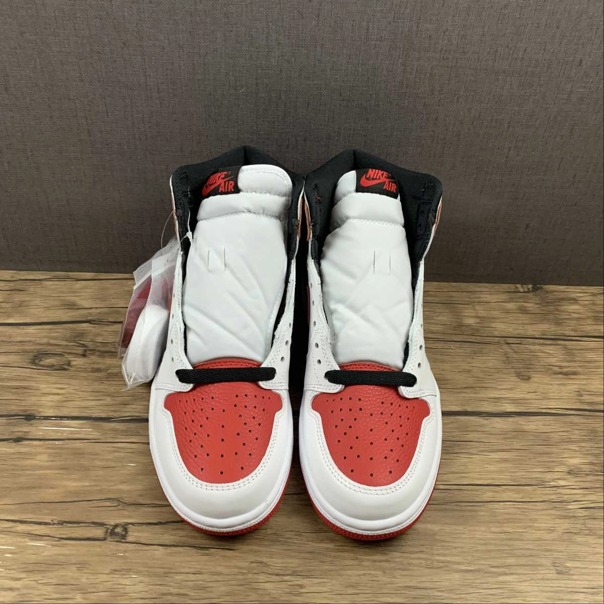 Air Jordan 1 Retro High OG White University Red Heritage (2022) 555088-161 Fit Profile Stable Motion