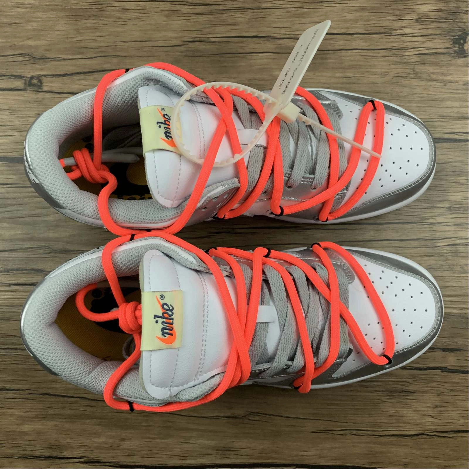 Dunk Low LTHR OW FUTURA Silver White CT0856-100 Recycled Material Design High Rebound Foam