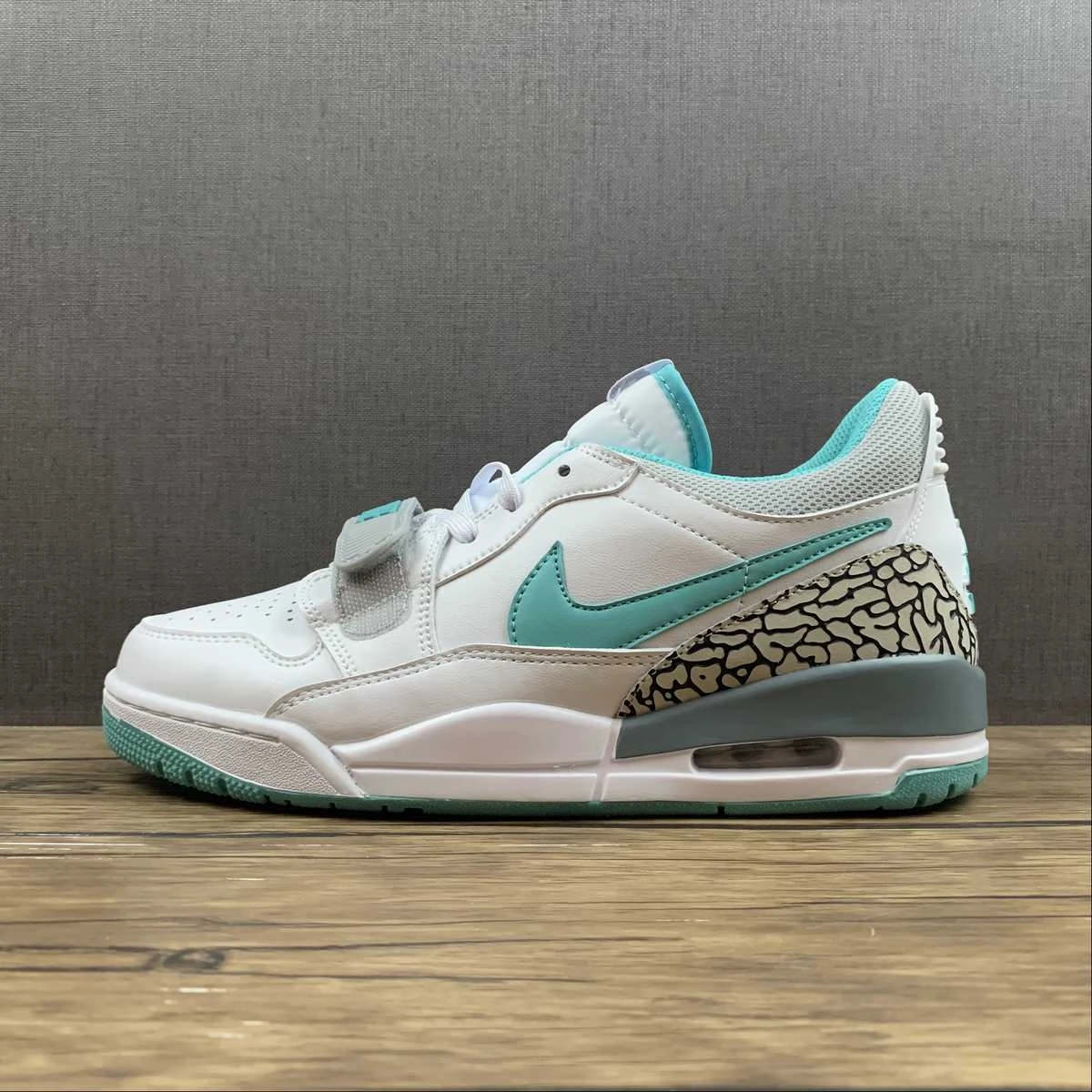 Air Jordan Legacy 312 Low White Green CD7069-130 Narrow Toe Box