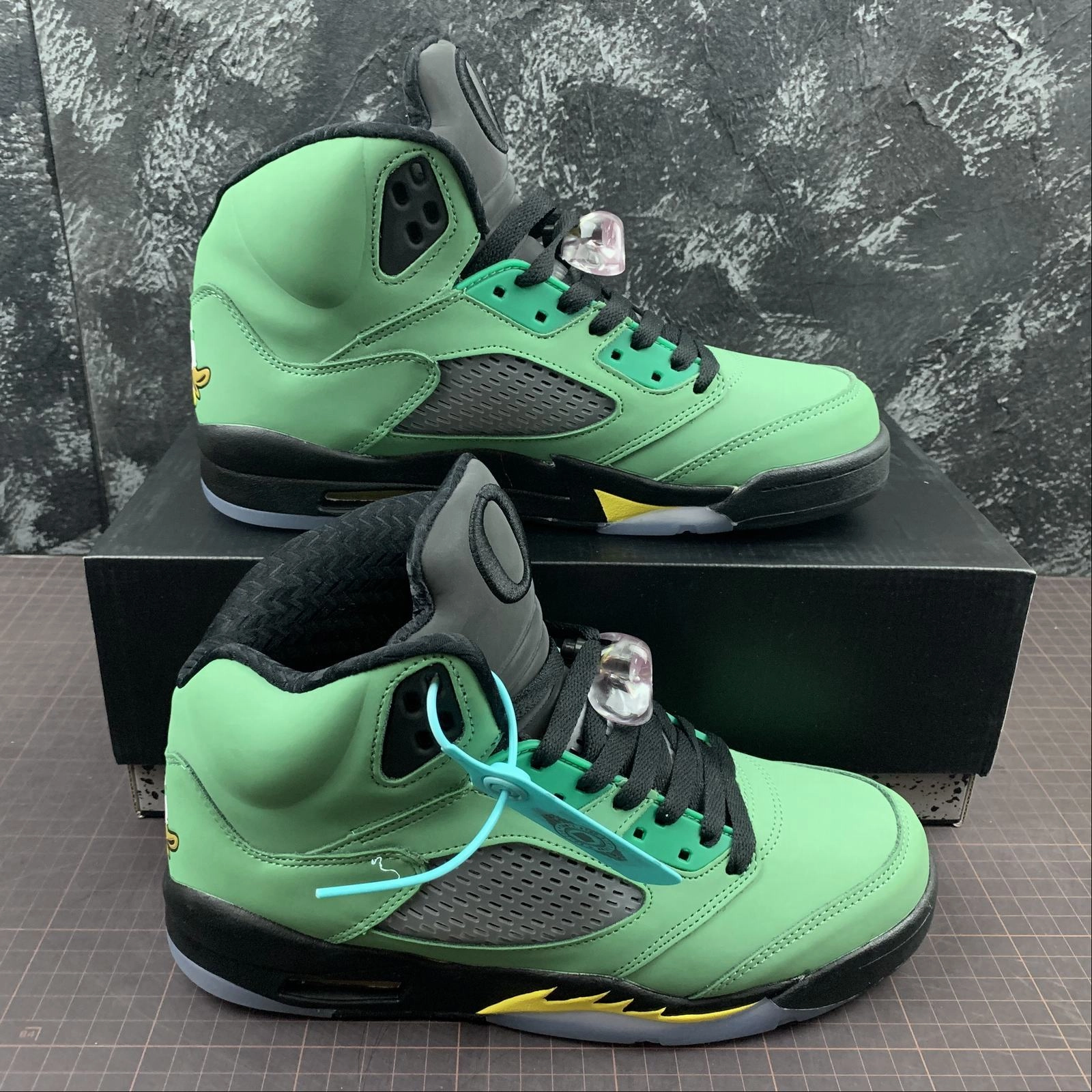 Reinforced Midfoot Strap Air Jordan 5 Retro SE Oregon Ducks CK6631-307