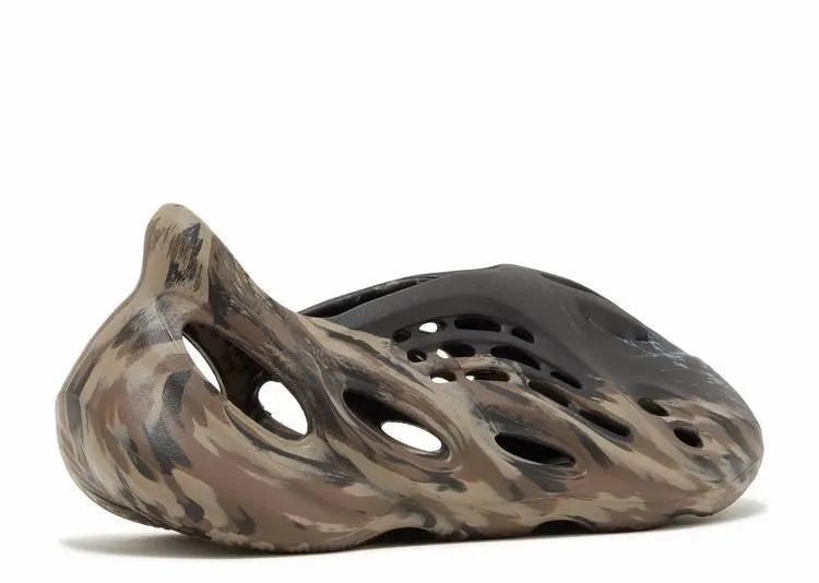 Yeezy Foam RNNR MX Cinder Warm Keep Simple Match