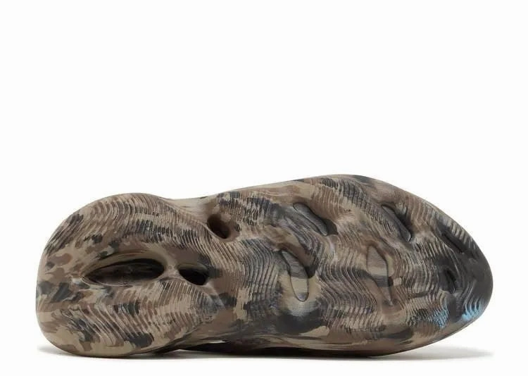 Yeezy Foam RNNR MX Cinder Outdoor Fit Natural Flow