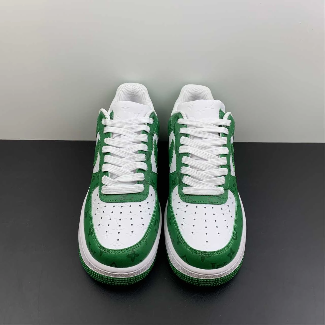 Smart Look All People Louis Vuitton x Air Force 1 White Green MS0232