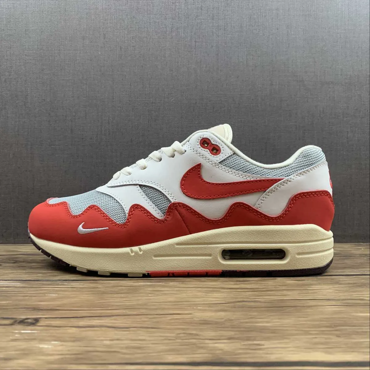 Patta x Air Max 1 Anniversary Red Gray White DH1348-103 easy - to - clean running shoes track events
