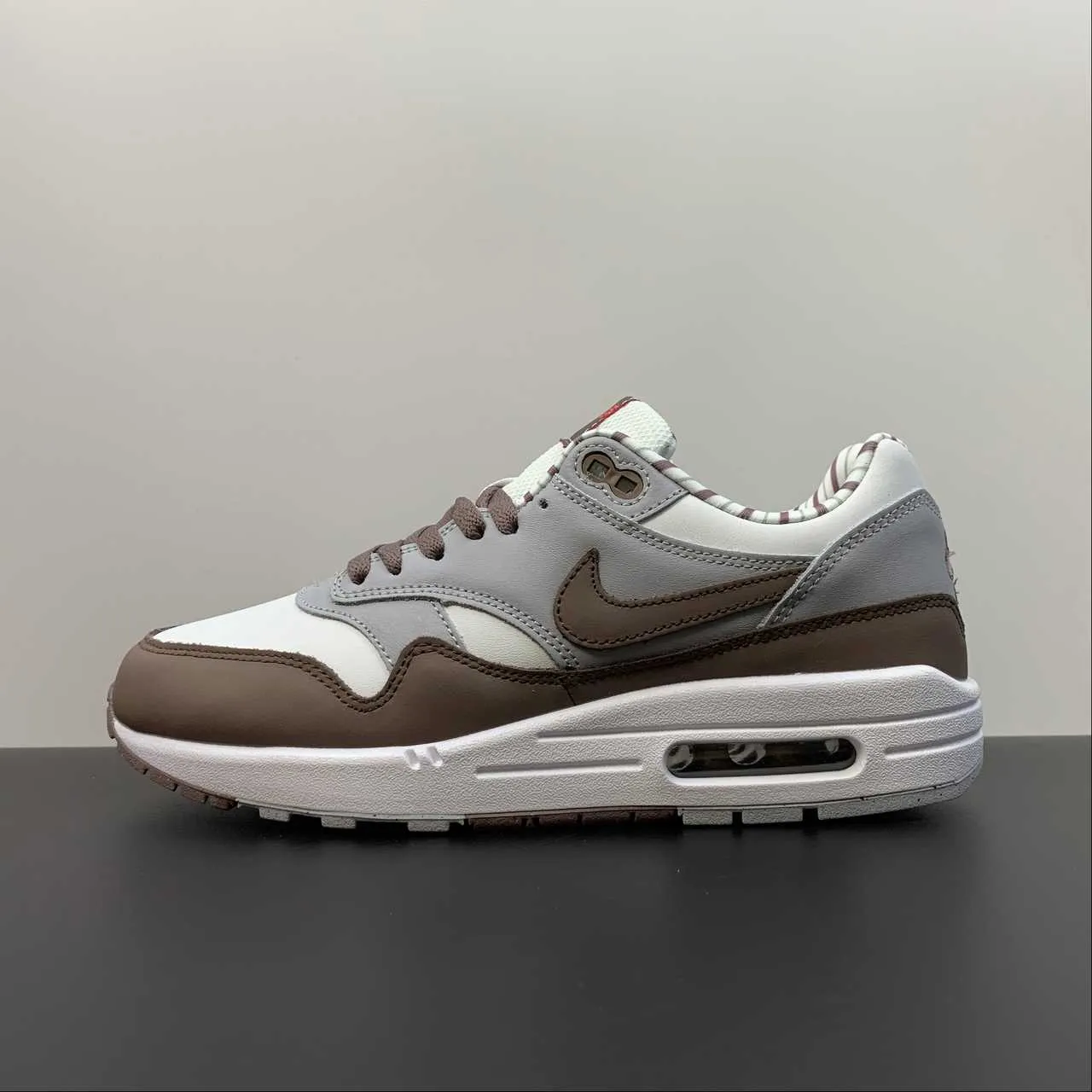 Air Max 1 Premium Shima Shima Plum Eclipse Wolf Grey White Siren Red FB8916-100 sandy beaches