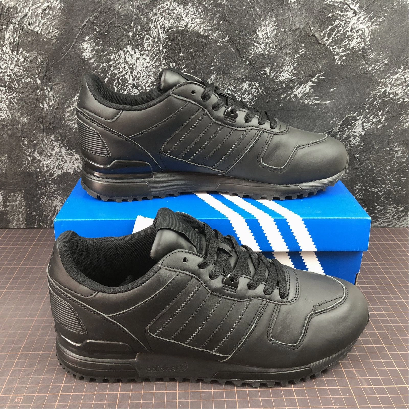 Adidas ZX700 Black Black Black S80528 motion control running shoes