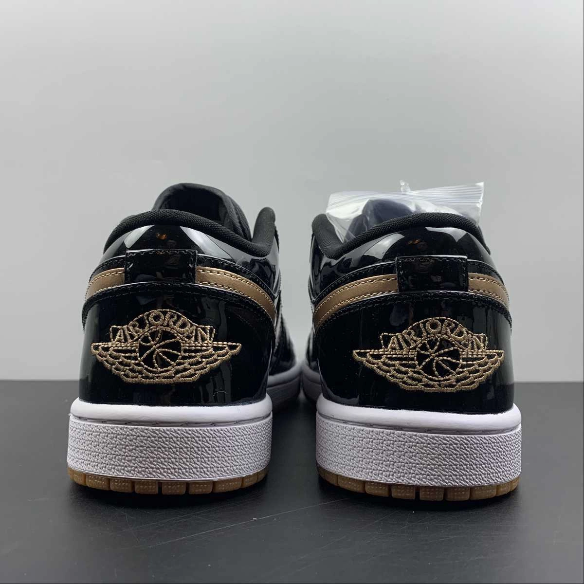 Air Jordan 1 Low Black Gold 554723-032 Steady walk Gym Commute