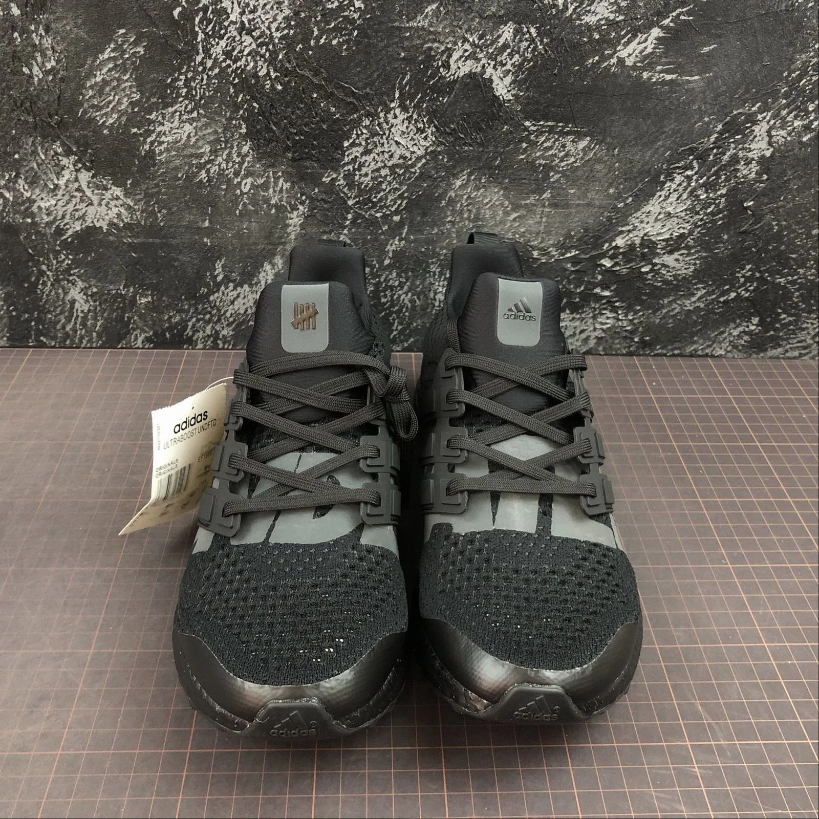 Adidas UltraBoost Undefeated Blackout casual sneakers Sneaker Fit