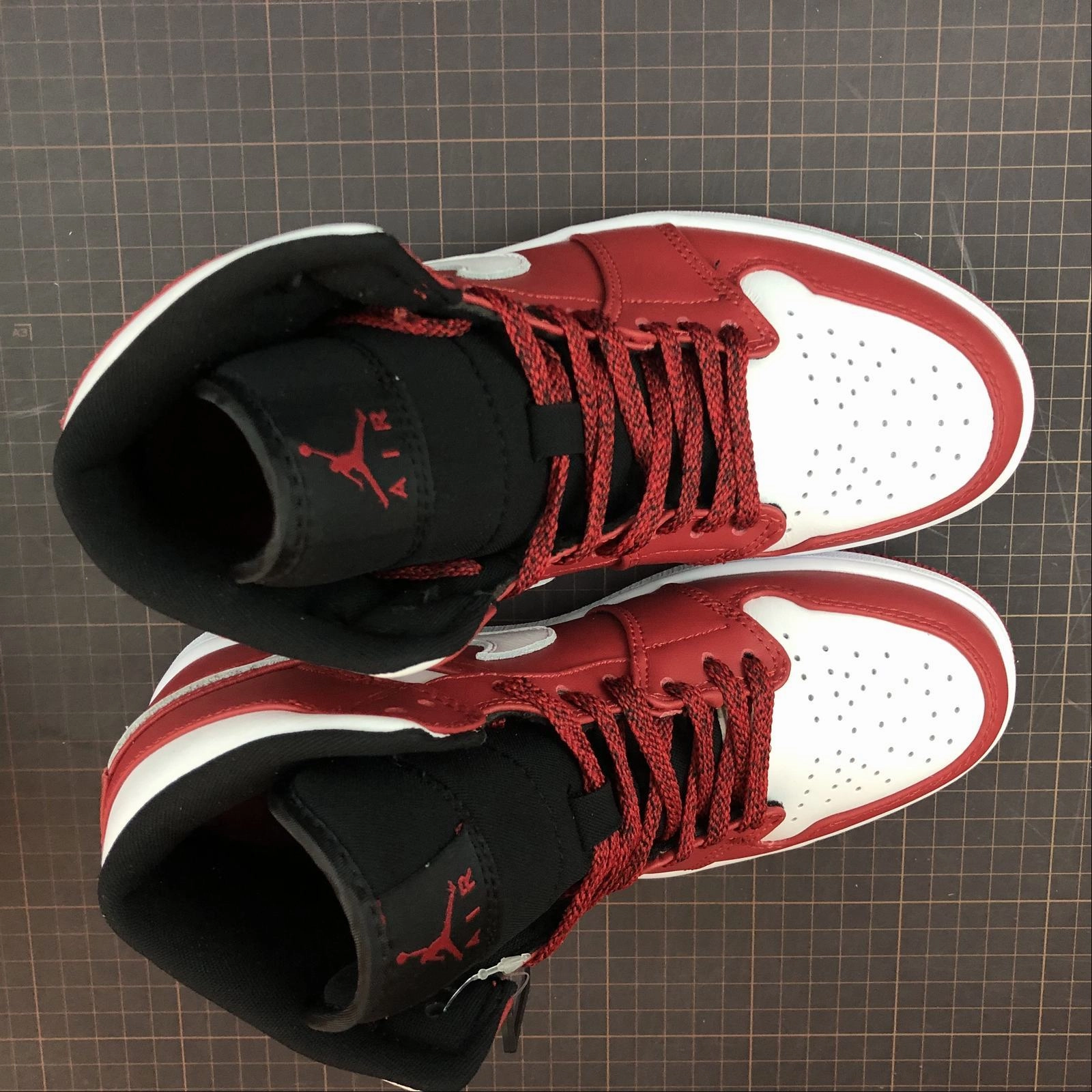 Air Jordan 1 Mid Gym Red Black White 554724-605 Air Flow Fit Freedom