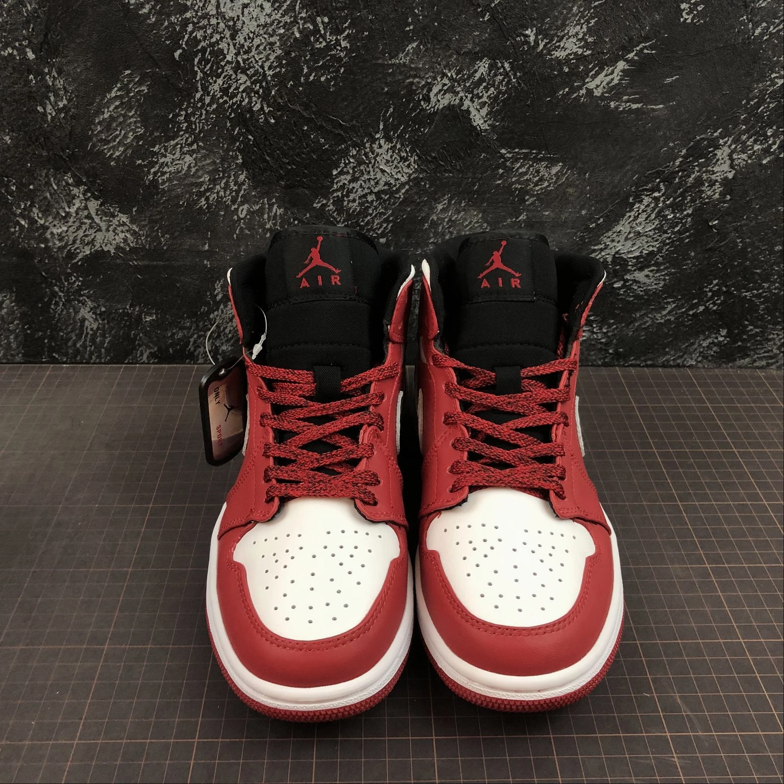 Daily Walk Air Jordan 1 Mid Gym Red Black White 554724-605