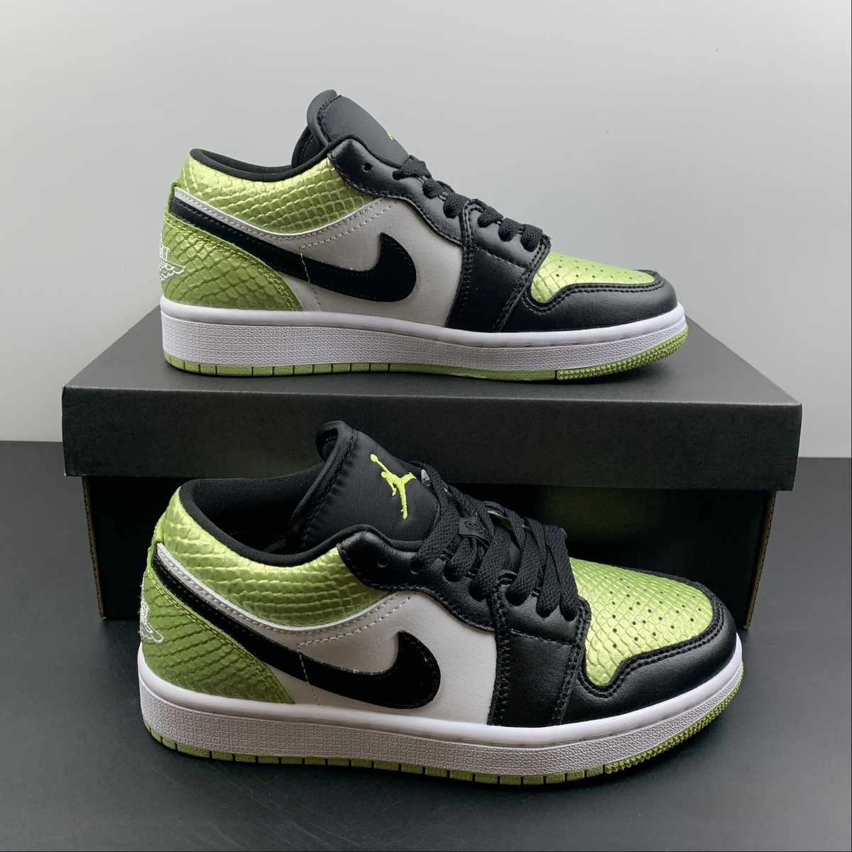 Timeless lining Air Jordan 1 Low SE Black Black Cyber White DX4446-301