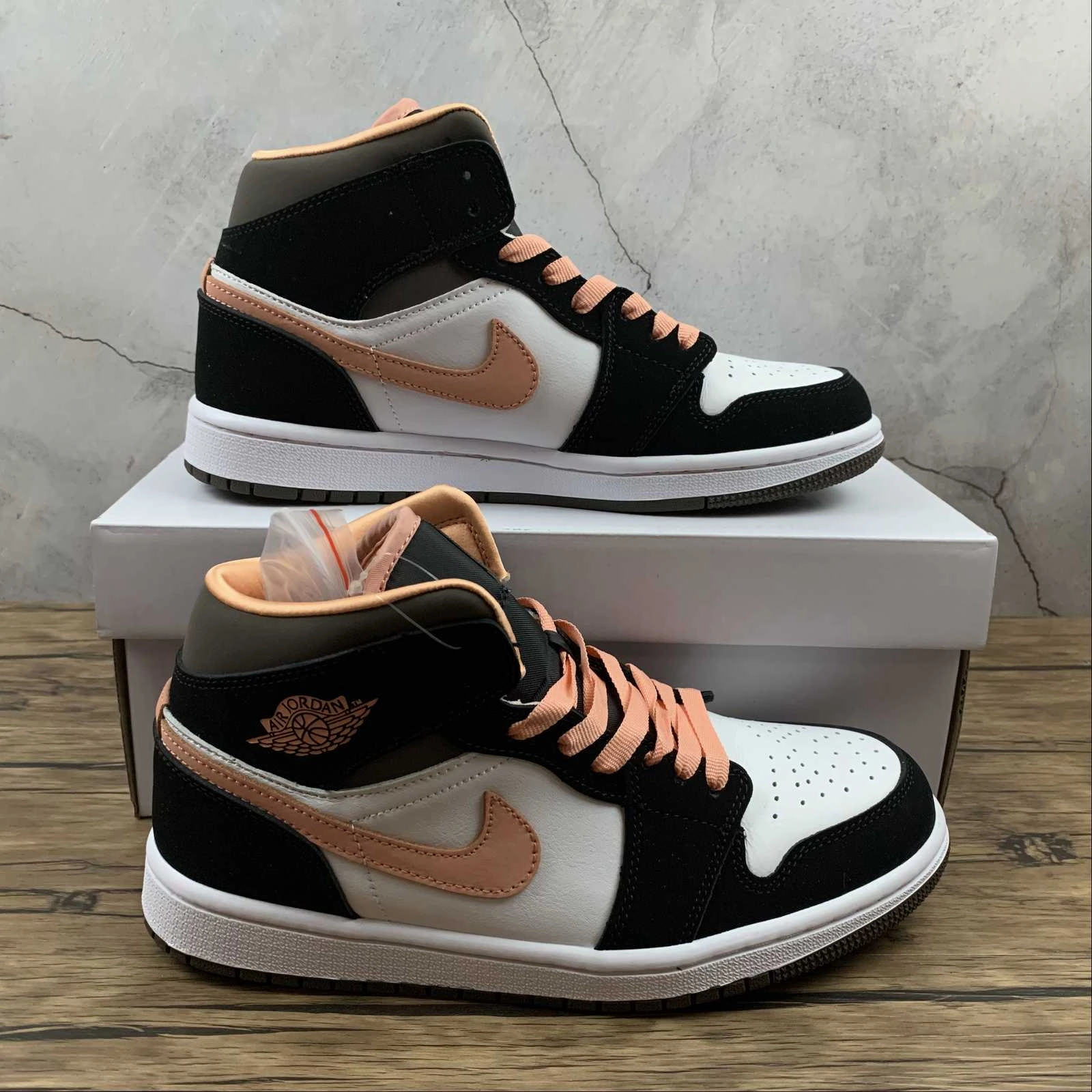 Air Jordan 1 Mid SE White Apricot Agate-Black (2021) DH0210-100 Flex Groove System