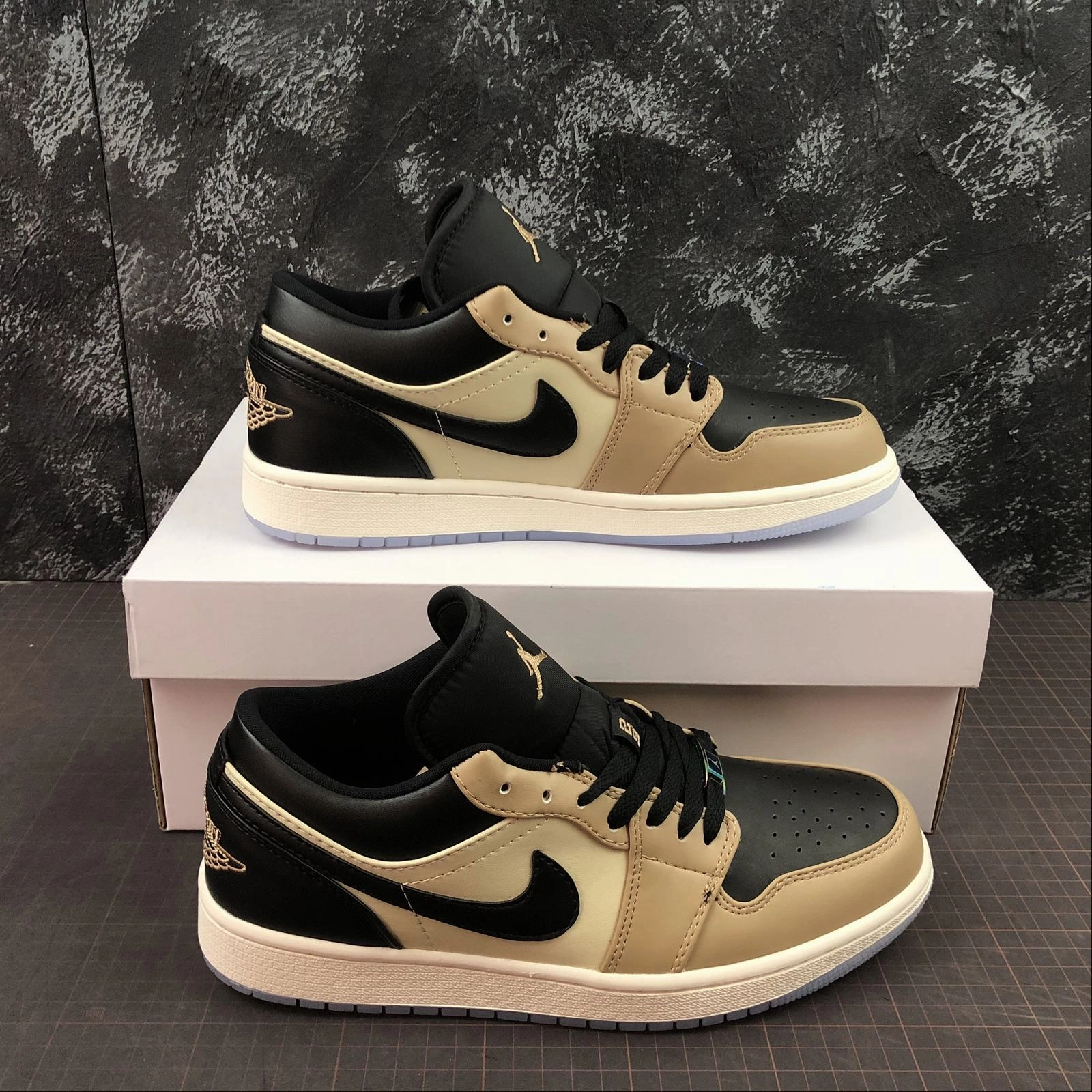 Breathable Airflow Channels Quick Drying Interior Air Jordan 1 Retro Low HI Premium Black Khaki White CQ9446-003