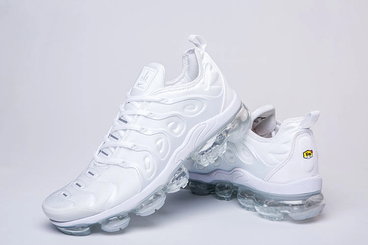 Stress - Reducing forefoot - strike shoe reaction Nike Air Vapormax Plus VM