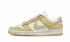 Sculpted wear Nike Dunk Low Team Gold