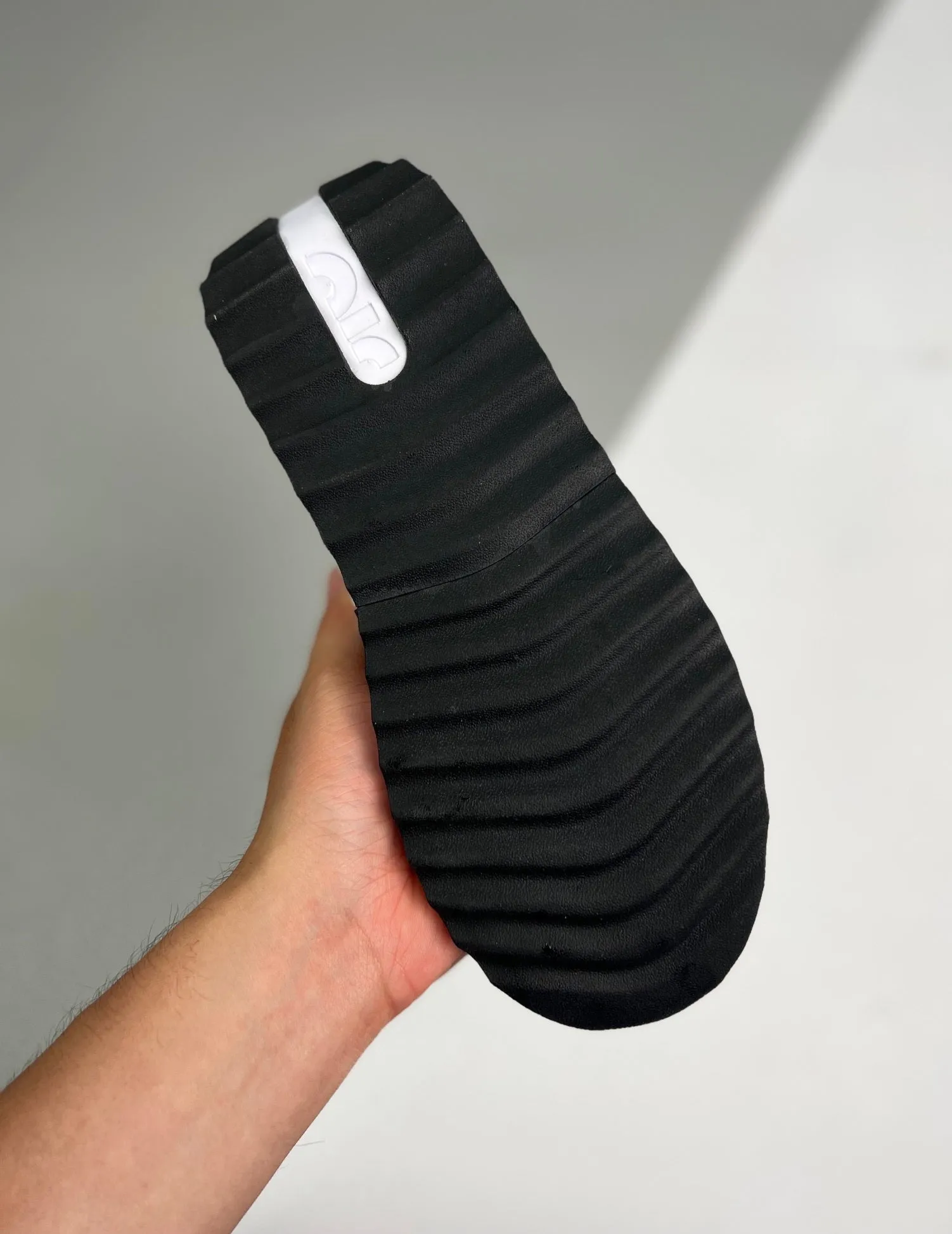 low - top running shoes Air Max Dawn Metallic Black Silver Total Orange Summit White DJ3624-001