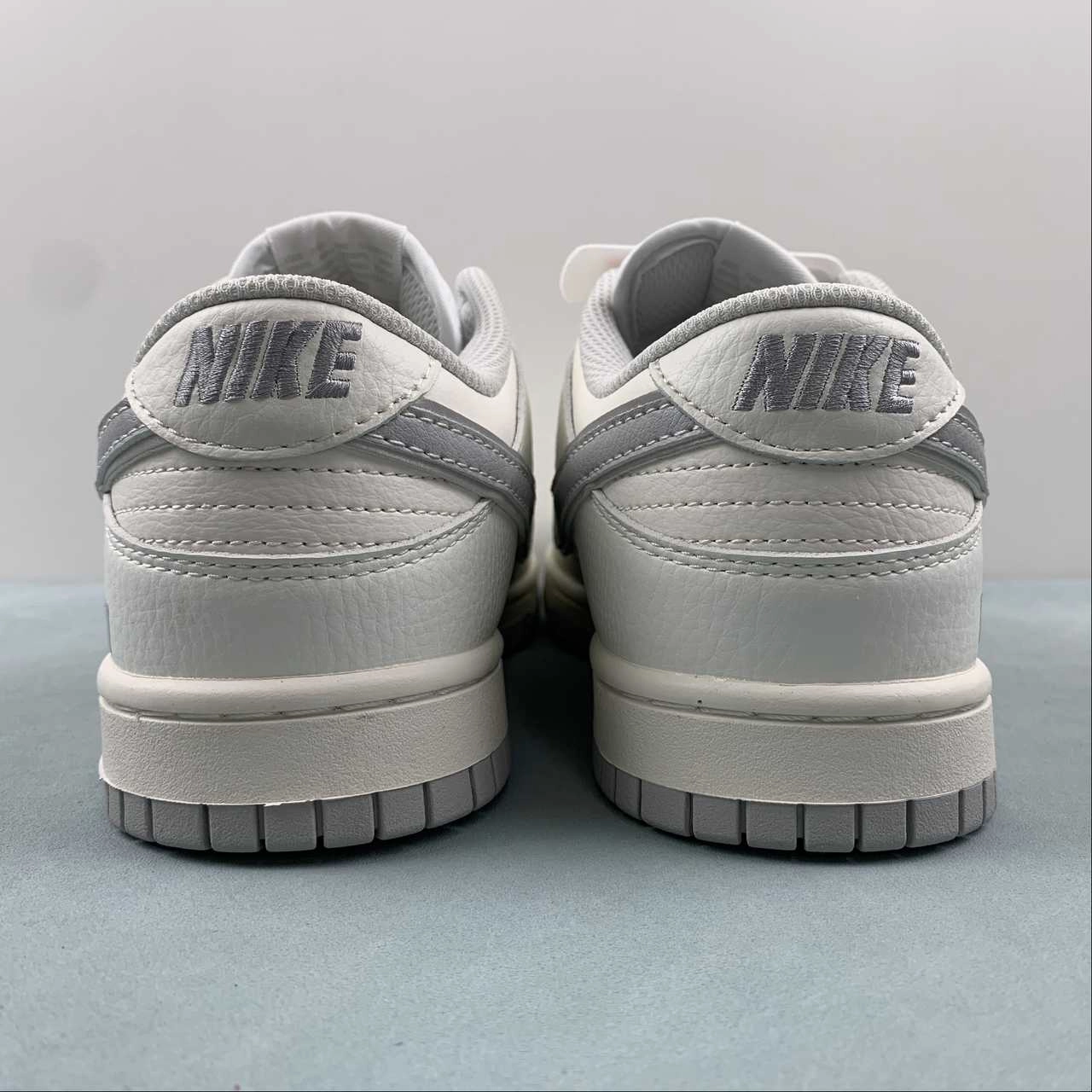 Supreme x SB Dunk Low Off White Gray RM2308-233 Shock-absorbent look Day-Long Comfort