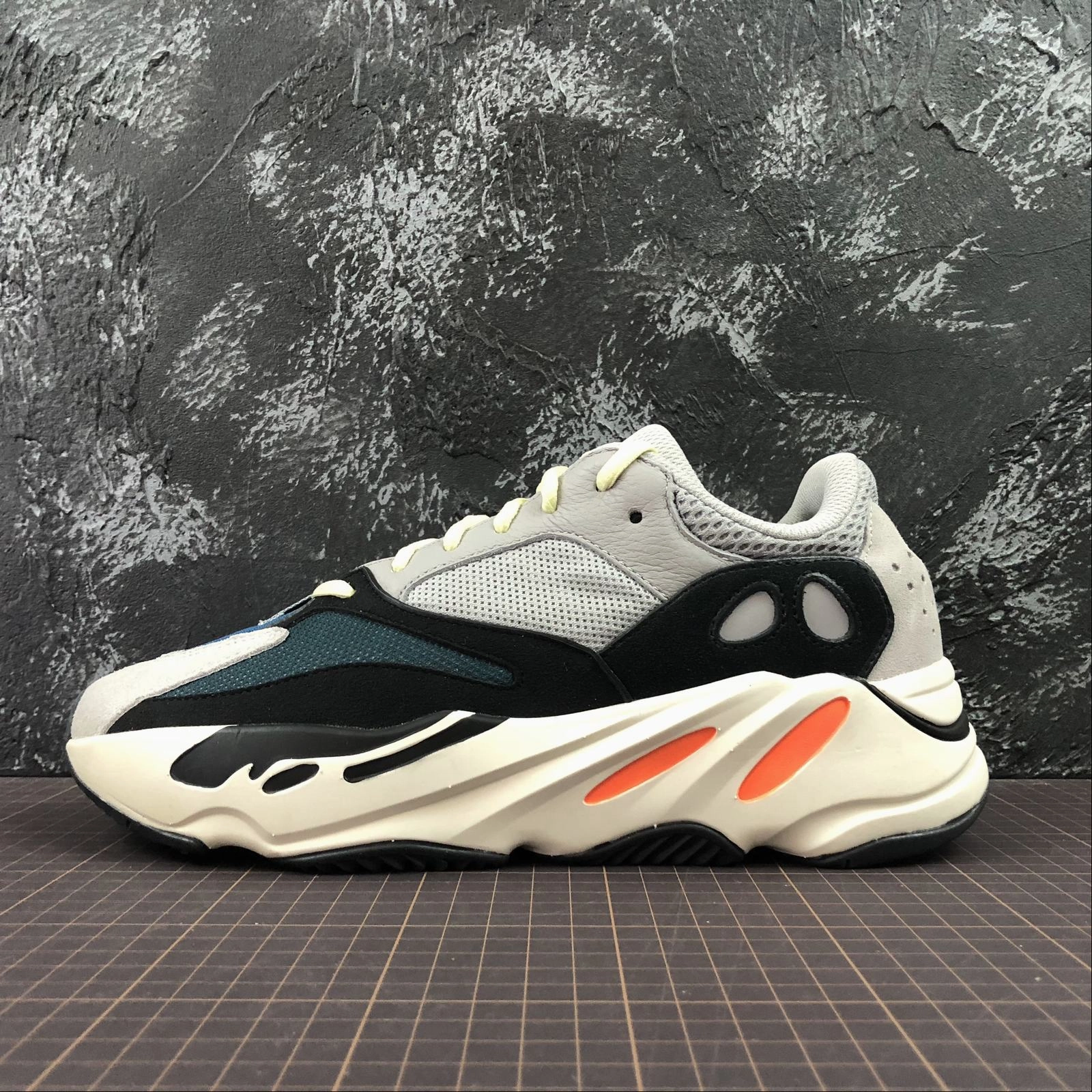 Adidas Yeezy Boost 700 Wave Runner Core Solid Gray Chalk Black White B75571 single - purpose shoe application speed training running option
