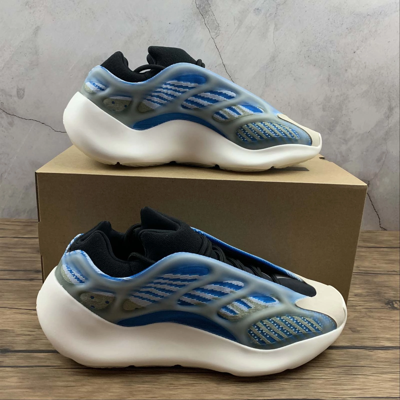 Adidas Yeezy Boost 700 V3 Arzare G54850 road runner stretchy - material shoes