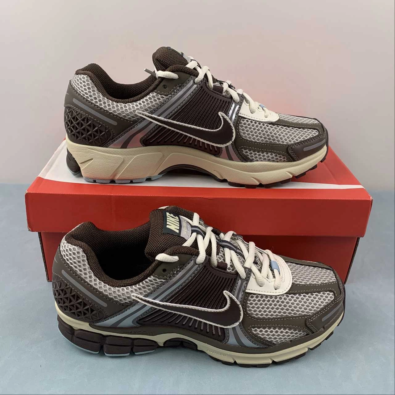 Zoom Vomero 5 Earth Fossil Light Iron Ore FD9920-022 Ergonomic Design