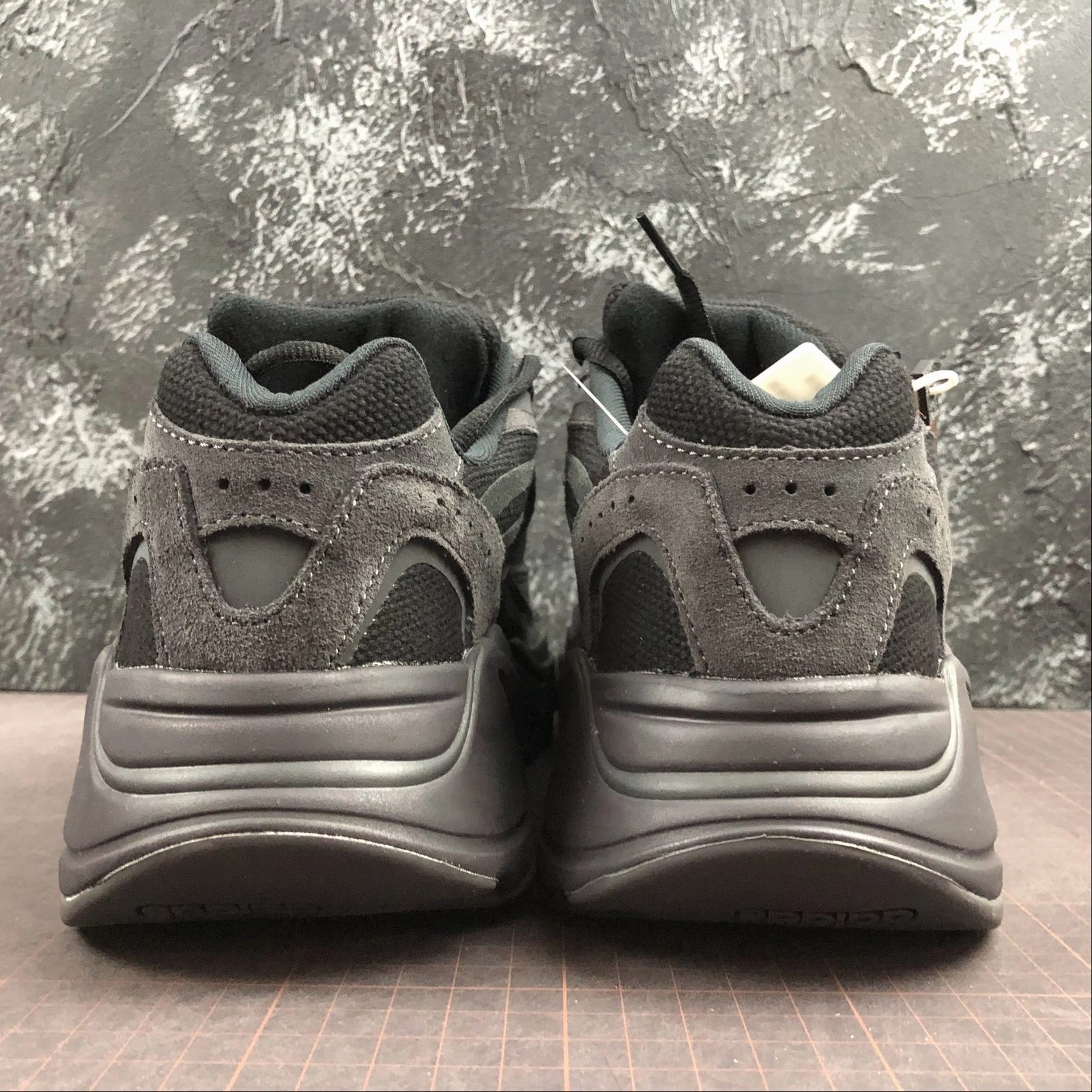 Road Trip Quiet Adidas Yeezy Boost 700 V2 Small Wind Black FU6684