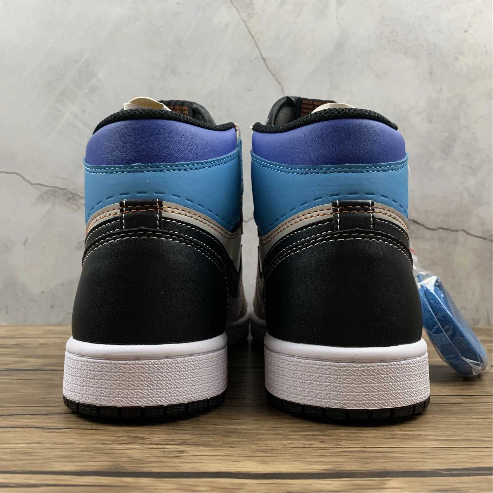 Stitchless Construction Foam Padding Technology Air Jordan 1 Retro High OG White Black Orange (2021) DC6515-100