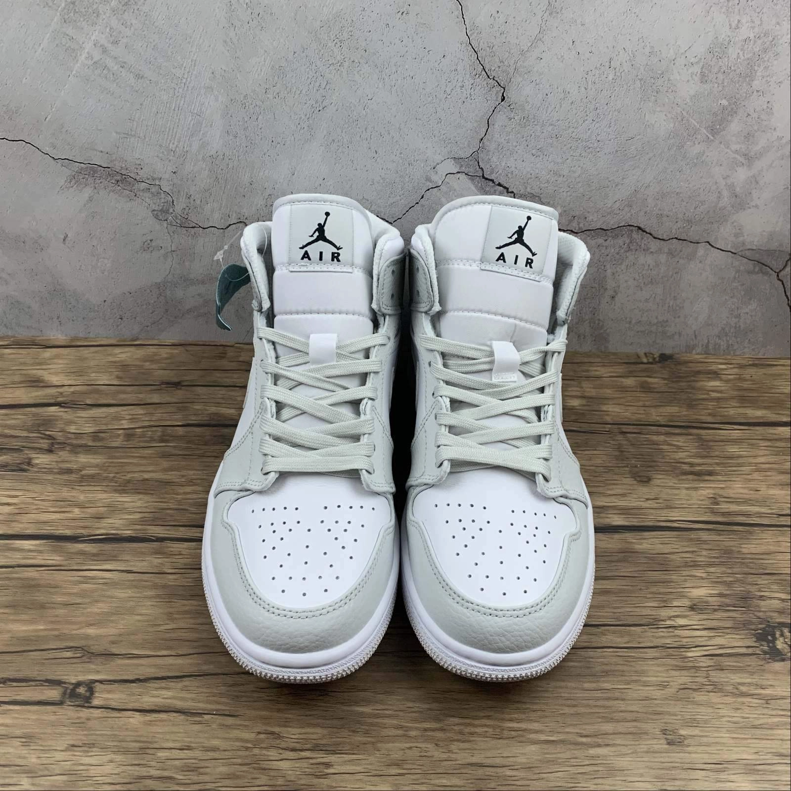 Durable Build Padded collar design Air Jordan 1 Mid White Photon Dust-Grey Fog DC9035-100