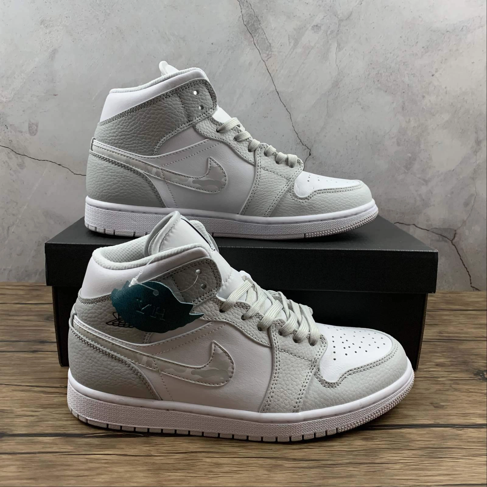 Slim Edge Air Jordan 1 Mid White Photon Dust-Grey Fog DC9035-100
