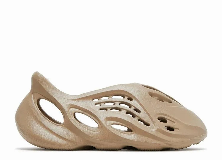 Dirt Walk Yeezy Foam RNNR Mist