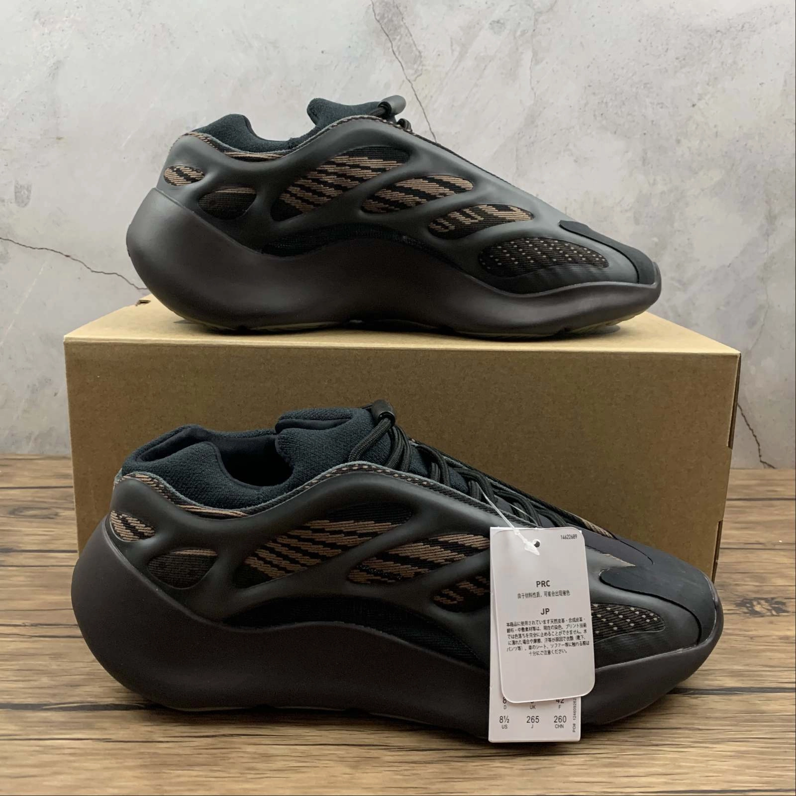 Adidas Yeezy Boost 700 V3 Black Black Gold GY0189 slow run