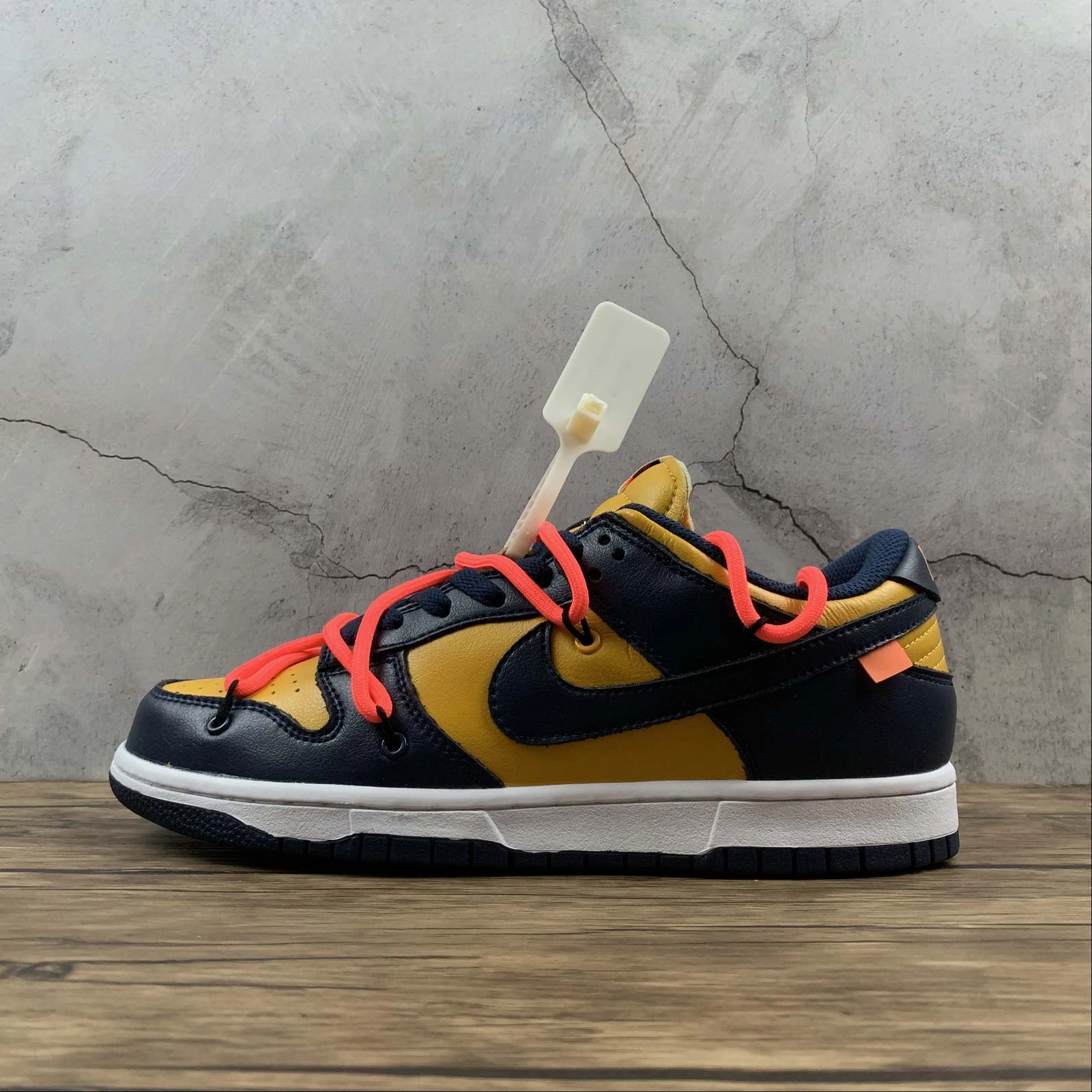 Dunk Low LTHR OW FUTURA Dk.Blue Yellow CT0856-700 Urban Path Compression Balanced Midsole