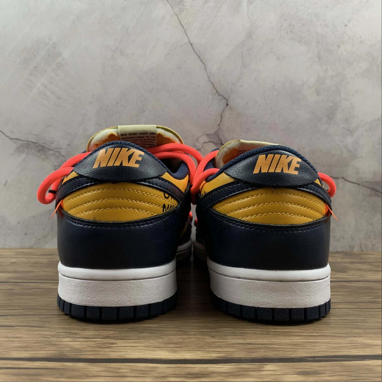 sport tech Exercise Daily Dunk Low LTHR OW FUTURA Dk.Blue Yellow CT0856-700
