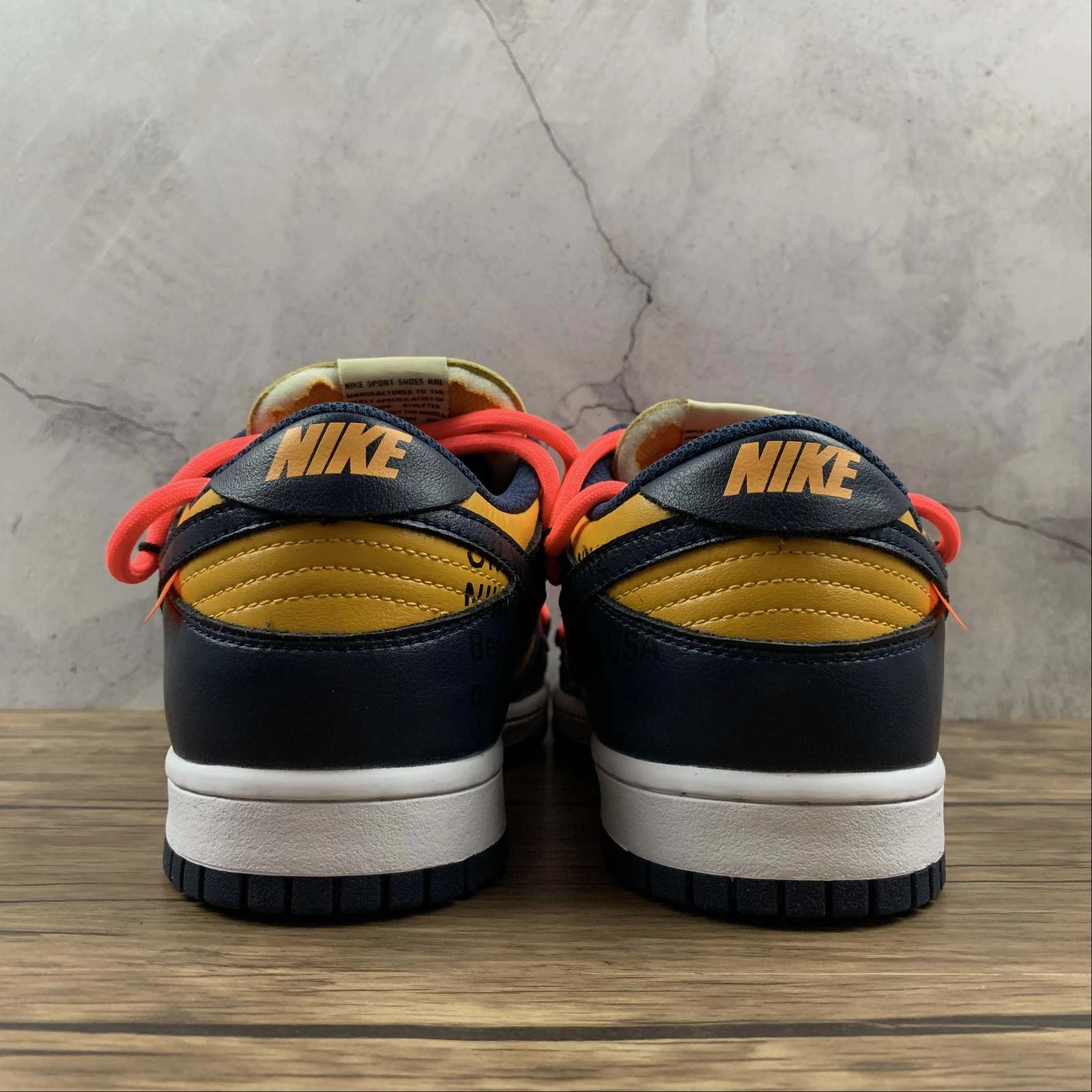Stylish Dunk Low LTHR OW FUTURA Dk.Blue Yellow CT0856-700