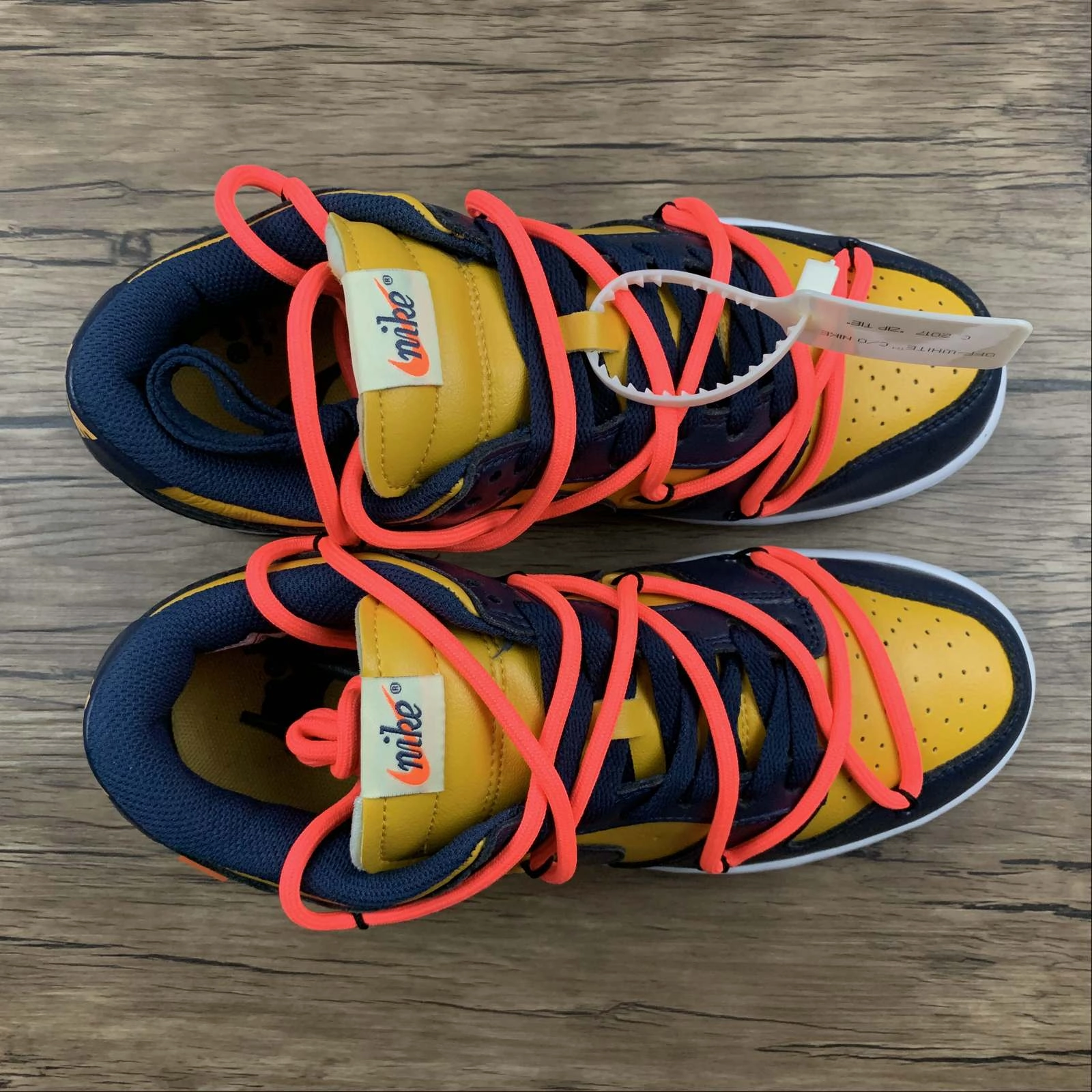 Comfortable Strapping Dunk Low LTHR OW FUTURA Dk.Blue Yellow CT0856-700